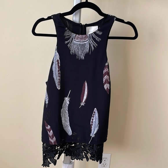 NWT Line& Dot Revolve feather print top, size M - Picture 4 of 11